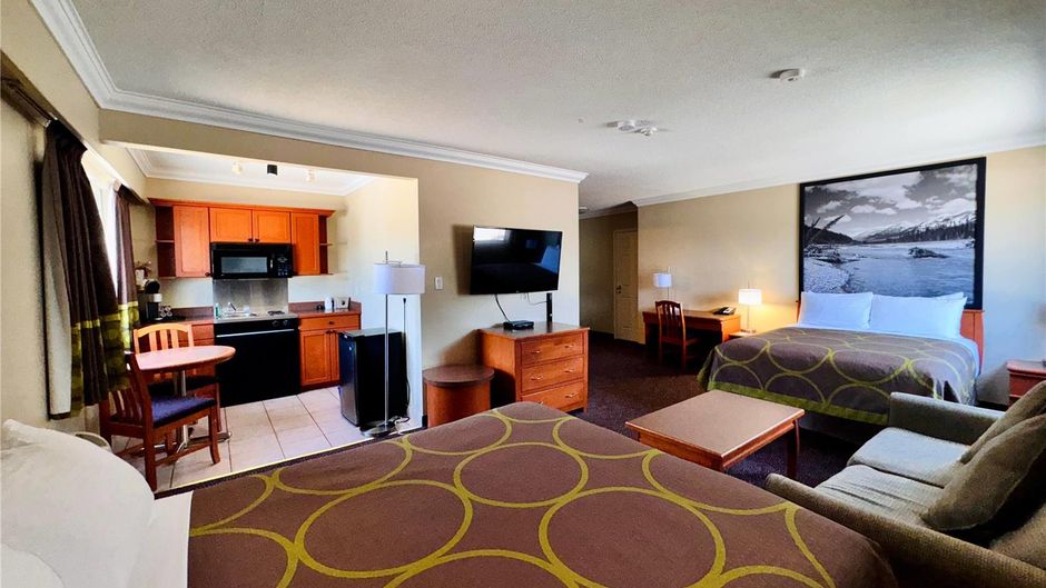 Super 8 Castlegar Room