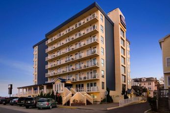 Howard Johnson Plaza Hotel - Oceanfront