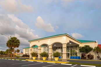Days Inn by Wyndham Fort Pierce Midtown