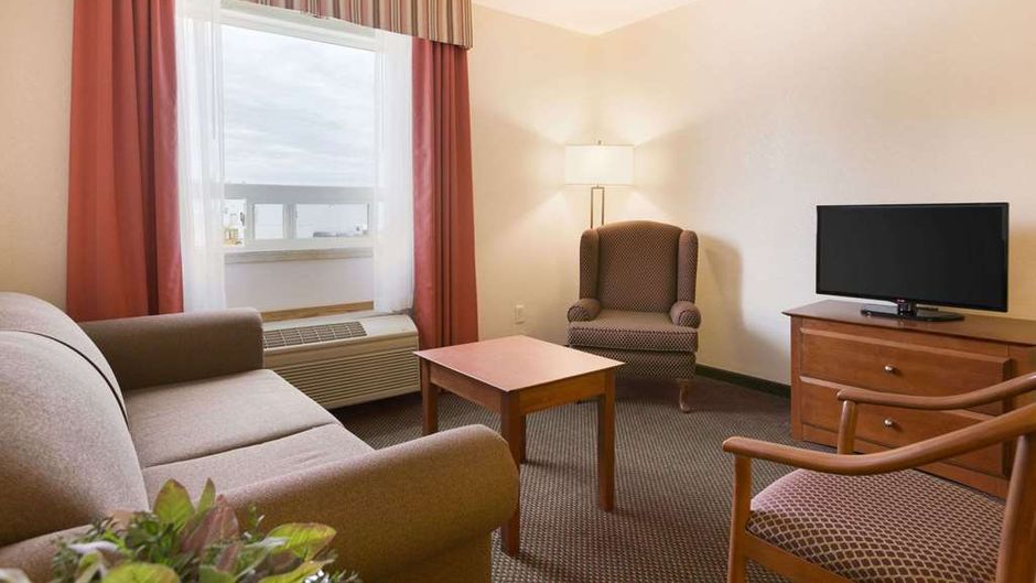 Super 8 Drayton Valley Suite