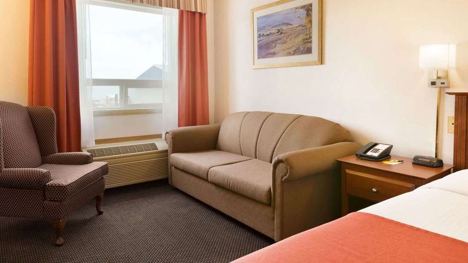 Super 8 Drayton Valley Room