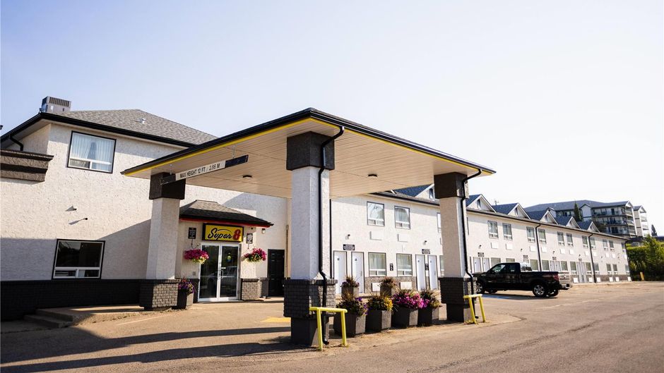 Super 8 Drayton Valley Exterior