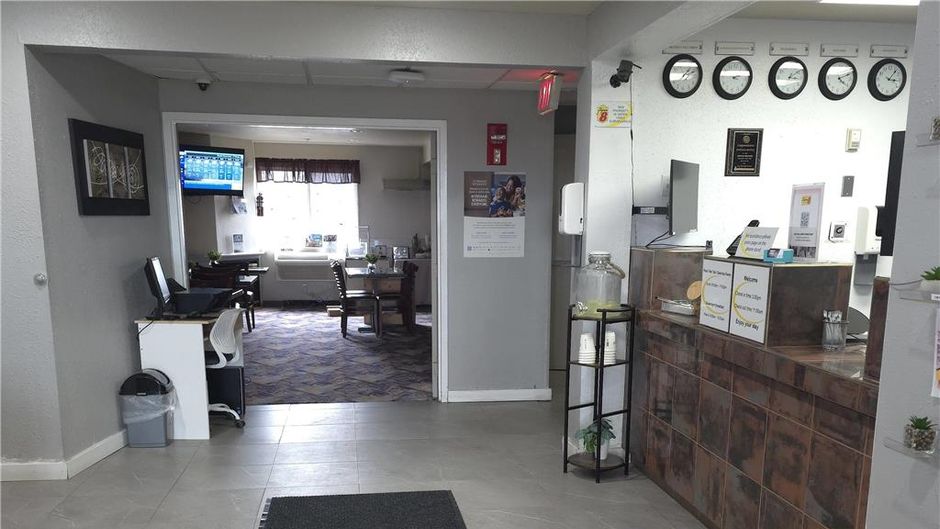 Super 8 Swift Current Lobby