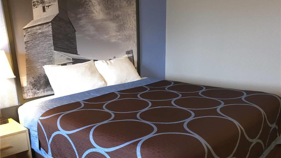 Super 8 Swift Current Room