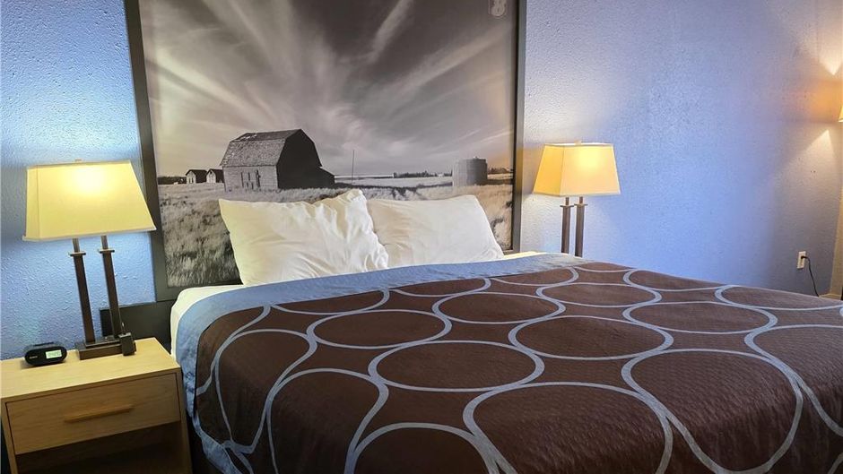 Super 8 Swift Current Room