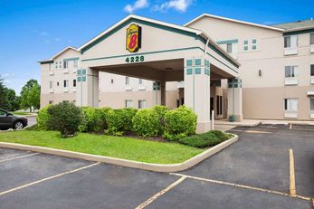 Super 8 Aurora/Naperville Area