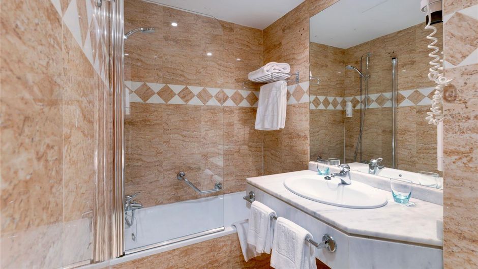 Hotel Madrid Centro, Affiliated by Melia Room