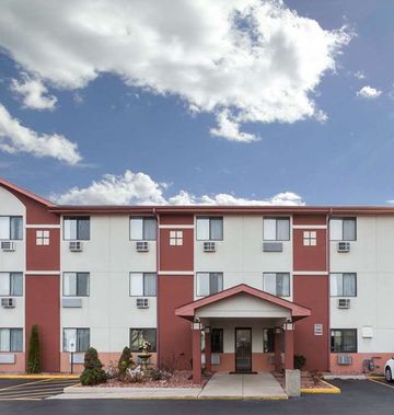 Super 8 Mundelein/Libertyville Area