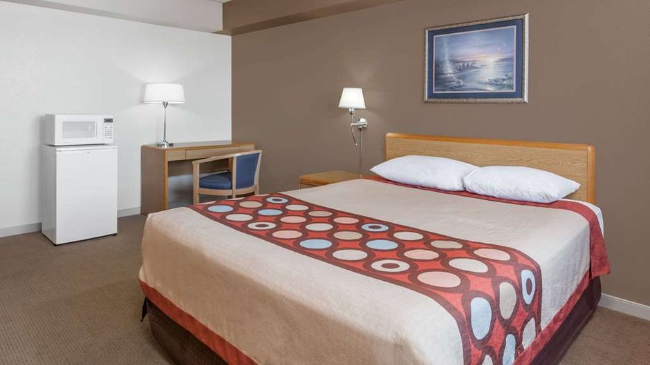 Super 8 Medicine Hat Room