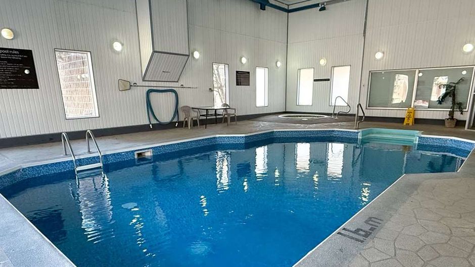 Super 8 Medicine Hat Pool