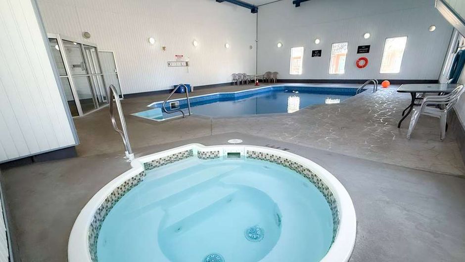 Super 8 Medicine Hat Pool
