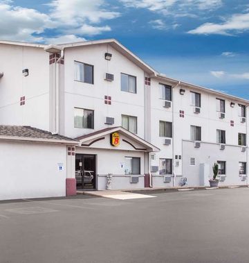 Super 8 Hot Springs