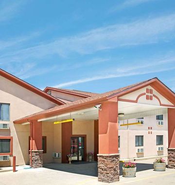 Super 8 Longmont/Del Camino