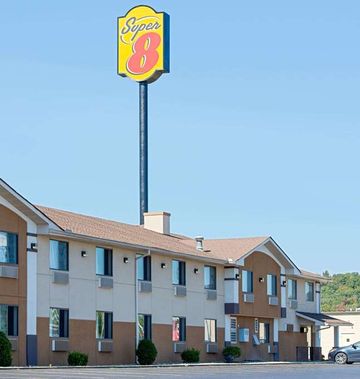 Super 8 Ripley