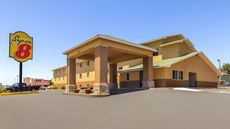Super 8 Dodge City