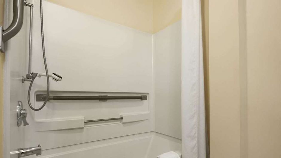 Super 8 Sarnia Room
