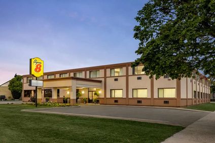 Super 8 Sarnia
