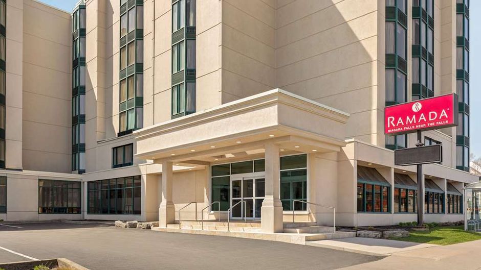Ramada by Wyndham Niagara Fallsview Exterior