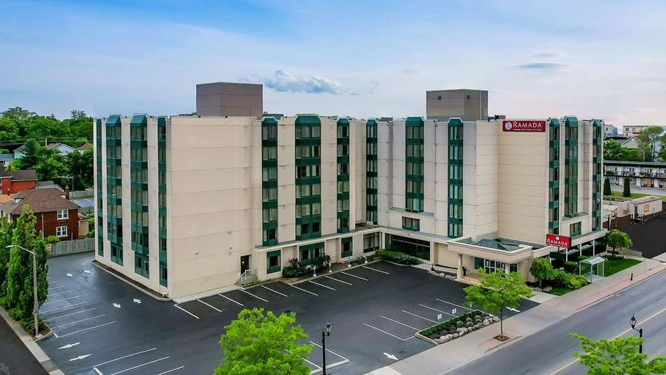 Ramada by Wyndham Niagara Fallsview Exterior