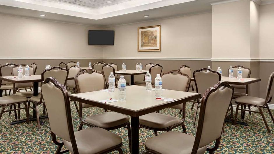 Ramada by Wyndham Niagara Fallsview Meeting