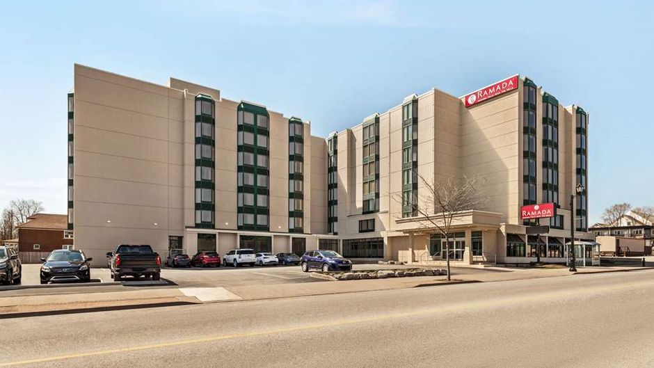 Ramada by Wyndham Niagara Fallsview Exterior