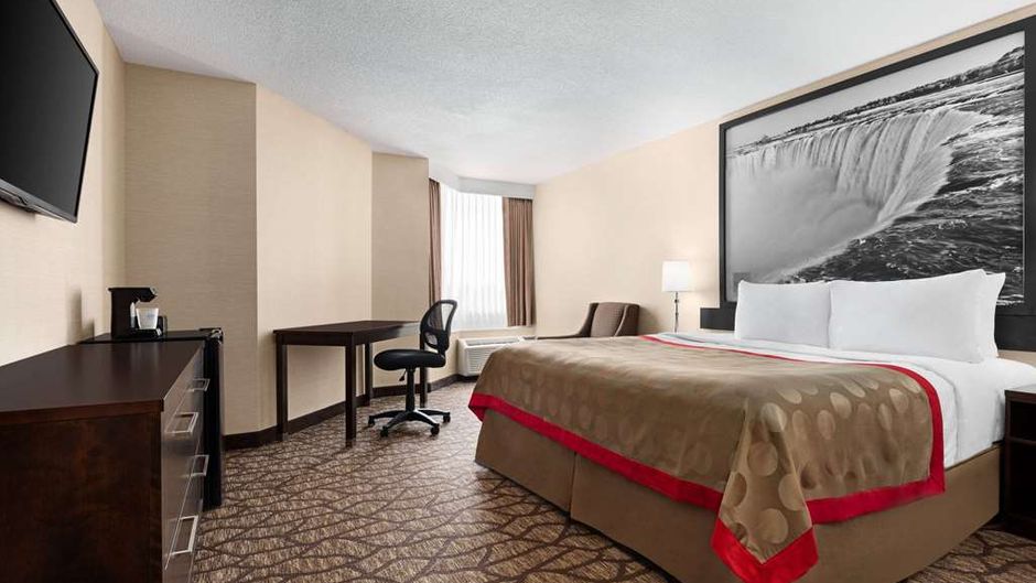 Ramada by Wyndham Niagara Fallsview Room