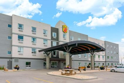 Super 8 Winnipeg East