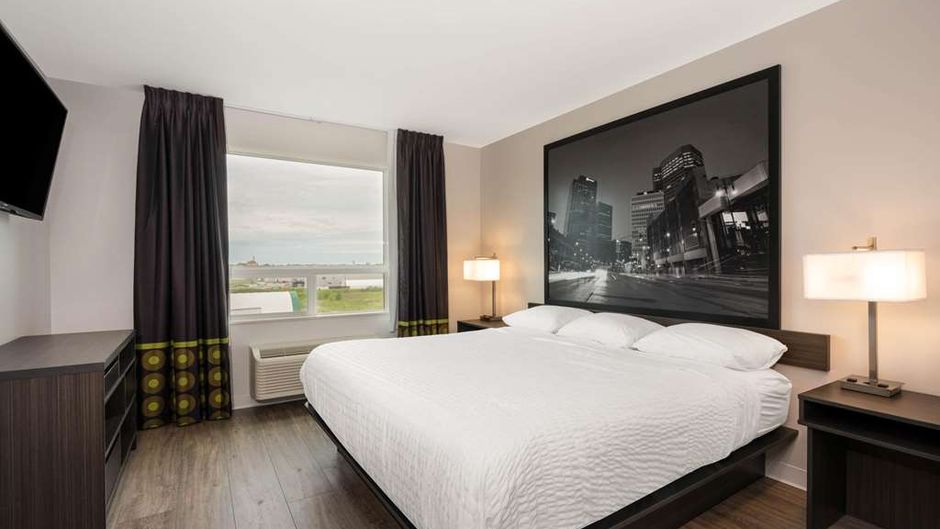 Super 8 Winnipeg East Suite