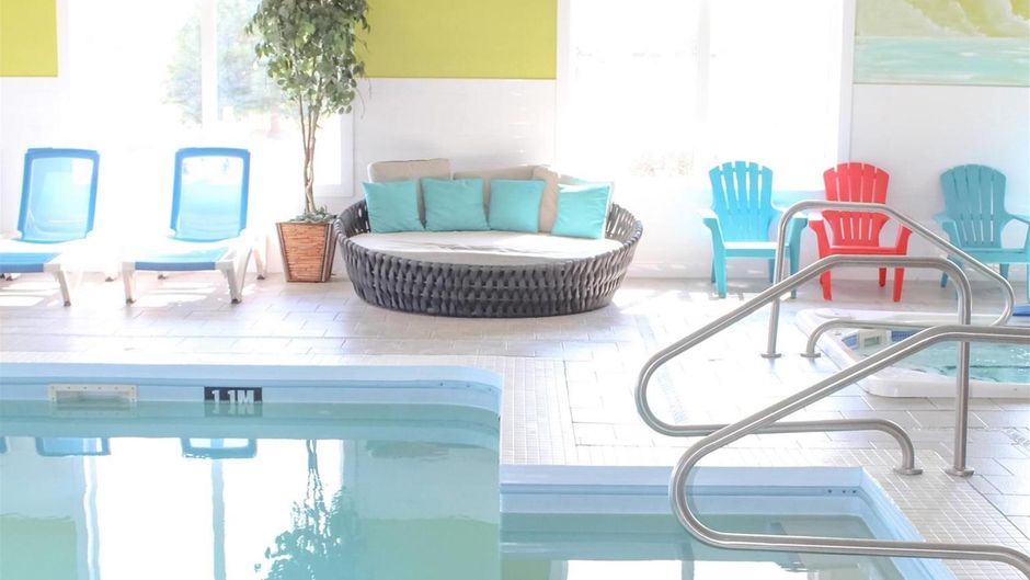 Super 8 Winnipeg East Pool