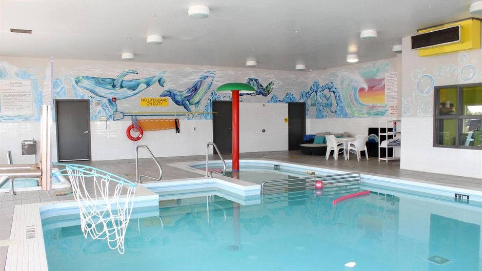 Super 8 Winnipeg East Pool