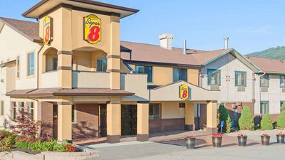 Super 8 Salmon Arm