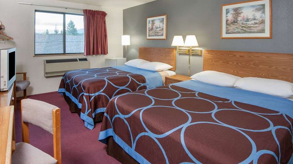 Super 8 Salmon Arm Room