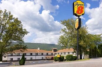 Super 8 Burnham/Lewistown
