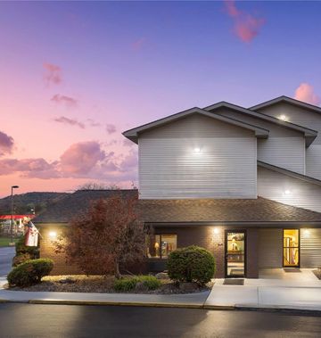 Super 8 New Stanton
