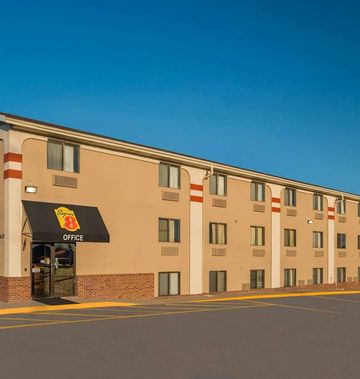 Super 8 Lincoln West