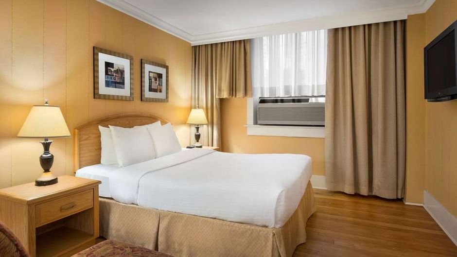 Days Inn Vancouver Downtown Suite