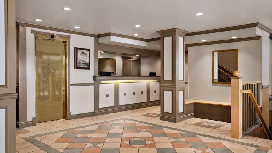 Days Inn Vancouver Downtown Lobby
