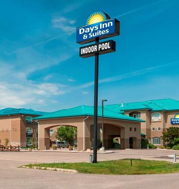 Days Inn & Suites Brandon