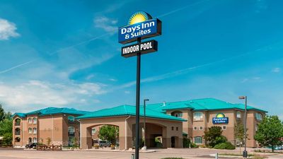 Days Inn & Suites Brandon