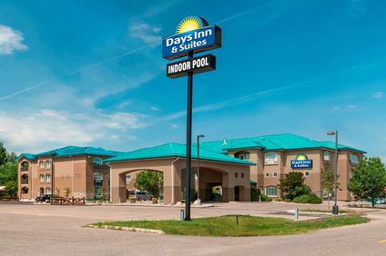 Days Inn & Suites Brandon