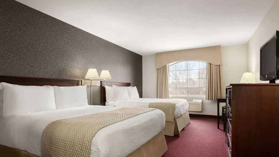 Days Inn & Suites Brandon Room