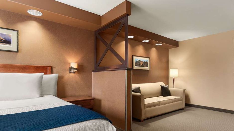 Days Inn & Suites Brandon Suite