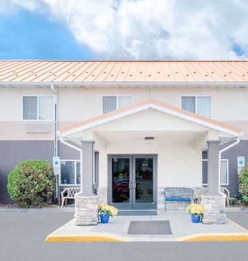 Days Inn & Suites Fargo 19th Ave