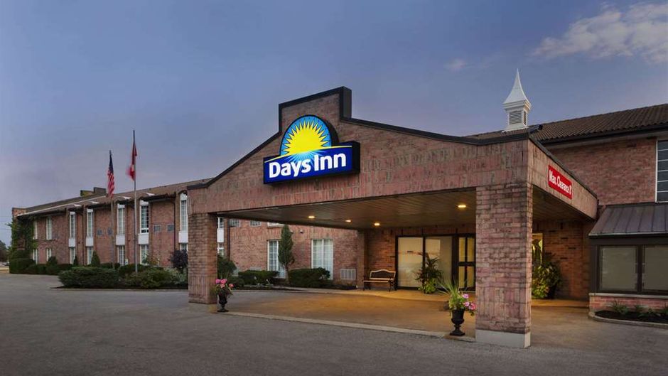 Days Inn Brantford Exterior