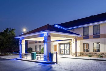 Days Inn & Suites Commerce