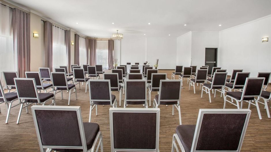Days Inn & Conf Ctr Montreal Arpt Meeting