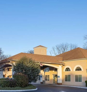 Days Inn & Suites Cherry Hill