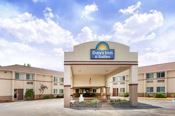 Days Inn & Suites Bridgeport