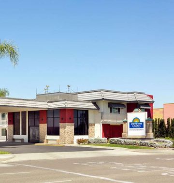 Days Inn & Suites Anaheim at Disneyland