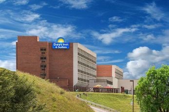 Days Inn & Suites Sutton Flatwoods